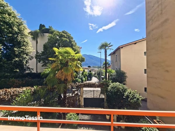 Top Preis & Zweitwohnsitz: Renovierte Ferienwohnung an bester Lage mit Seesicht und nahe der Promenade von Locarno 1