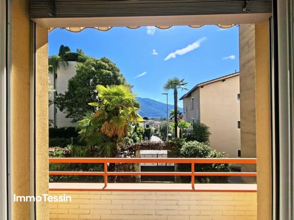 Top Preis & Zweitwohnsitz: Renovierte Ferienwohnung an bester Lage mit Seesicht und nahe der Promenade von Locarno 3