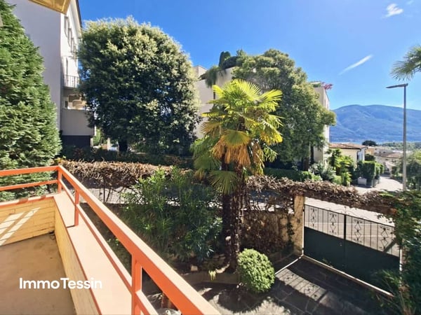 Top Preis & Zweitwohnsitz: Renovierte Ferienwohnung an bester Lage mit Seesicht und nahe der Promenade von Locarno 2