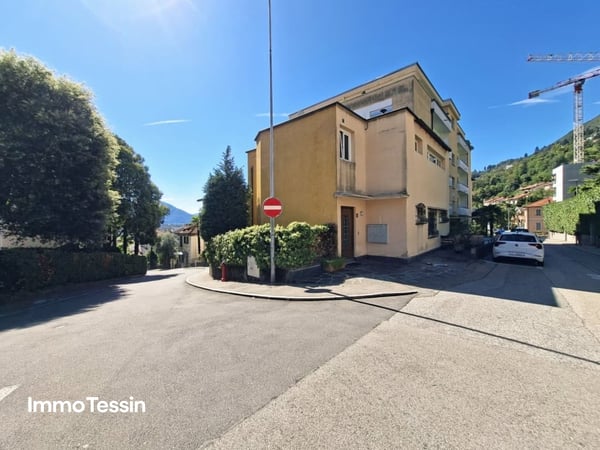 Top Preis & Zweitwohnsitz: Renovierte Ferienwohnung an bester Lage mit Seesicht und nahe der Promenade von Locarno 5