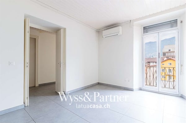 Chiasso, ufficio di 180 mq + locale separato 10