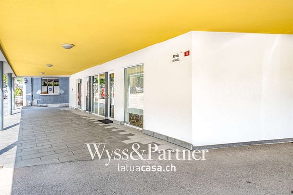 Tenero - pratico spazio commerciale in centro 2