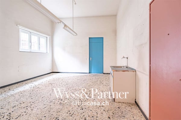 Chiasso - spazio commerciale con grande visibilità 8