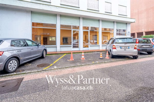 Chiasso - spazio commerciale con grande visibilità 2