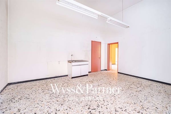 Chiasso - spazio commerciale con grande visibilità 9