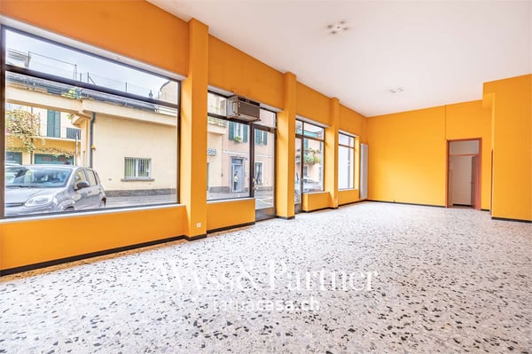 Chiasso - spazio commerciale con grande visibilità 1