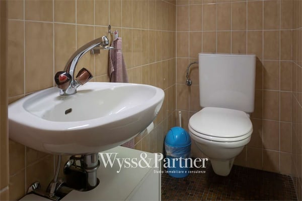 Muralto - Ampio spazio commerciale in affitto 5