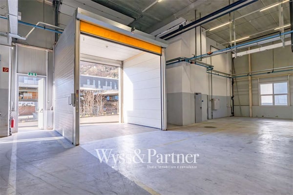 Agno - ampio spazio commerciale 8