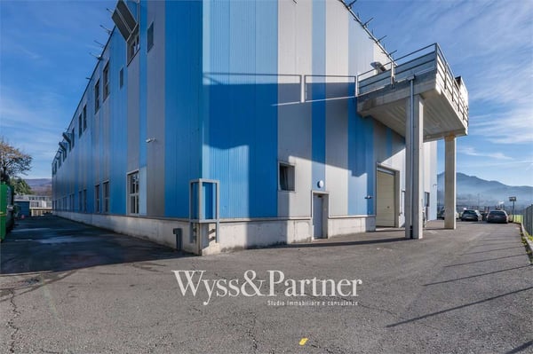 Agno - ampio spazio commerciale 11