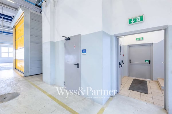 Agno - ampio spazio commerciale 6