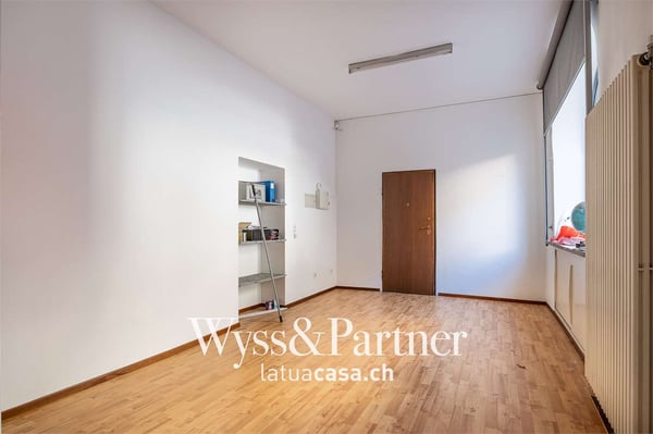 Pratica superficie commerciale versatile 2