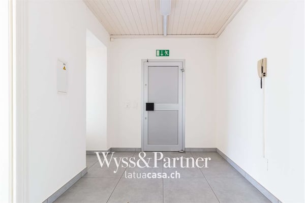 Chiasso, ufficio di 150 mq + locale separato 3