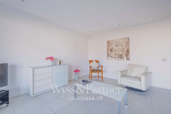 Orgnana 2.5 in vendita con vista lago e piscina 3