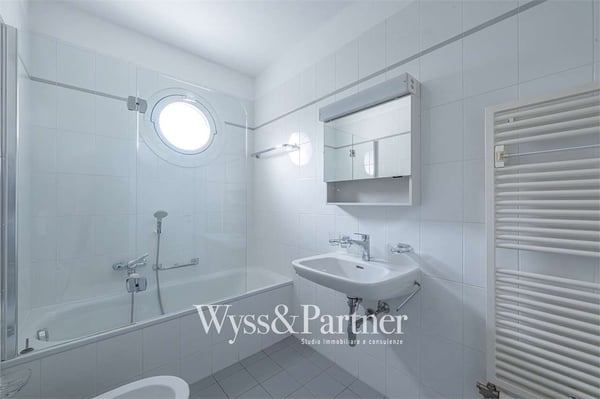 Spazioso 4,5 locali a Morcote con ampio balcone e vista lago 8