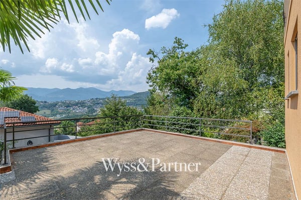3,5 locali con giardino privato, terrazza e piscina a Pregassona 9