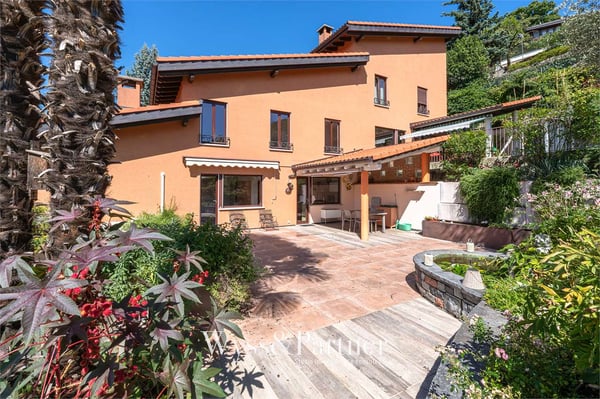 Casa su 3 livelli con terrazza e giardino a Vezia 1