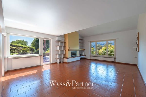 Casa su 3 livelli con terrazza e giardino a Vezia 2