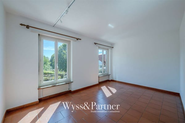 Casa su 3 livelli con terrazza e giardino a Vezia 7