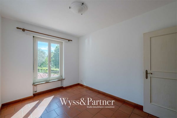 Casa su 3 livelli con terrazza e giardino a Vezia 6