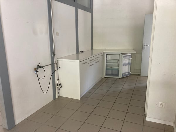 MEZZOVICO - Ufficio moderno di 4 locali 6