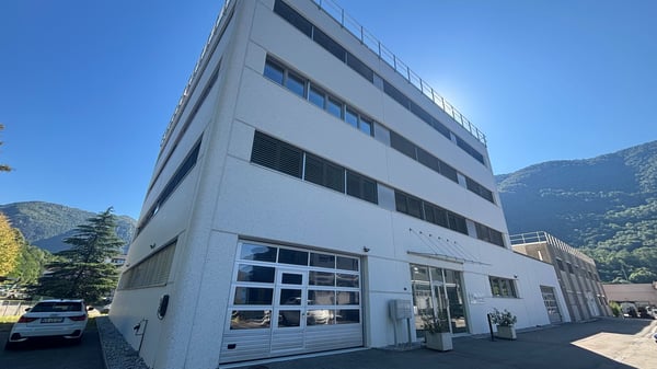 MEZZOVICO - ufficio nuovo, luminoso e moderno 1