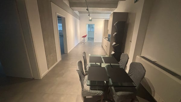 MEZZOVICO - ufficio nuovo, luminoso e moderno 7