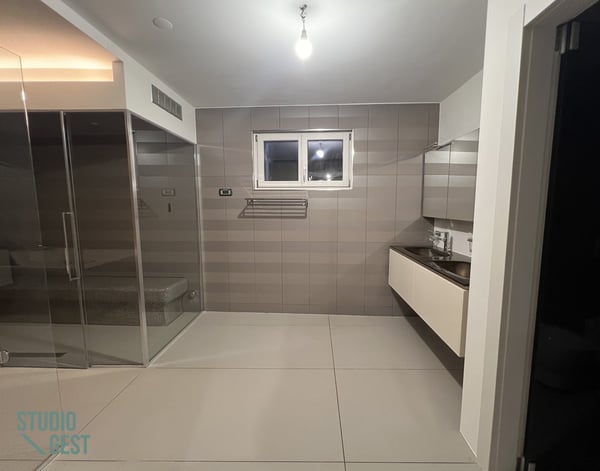Elegante attico con grandissima terrazza coperta 23