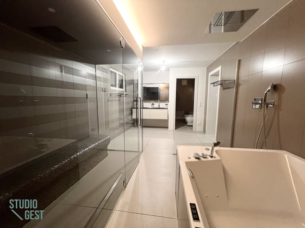 Elegante attico con grandissima terrazza coperta 21