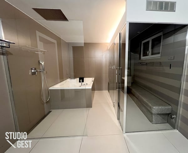 Elegante attico con grandissima terrazza coperta 20