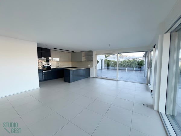 Elegante attico con grandissima terrazza coperta 7