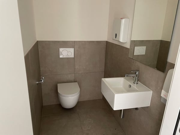 Ultimo spazio commerciale al 2° piano 10
