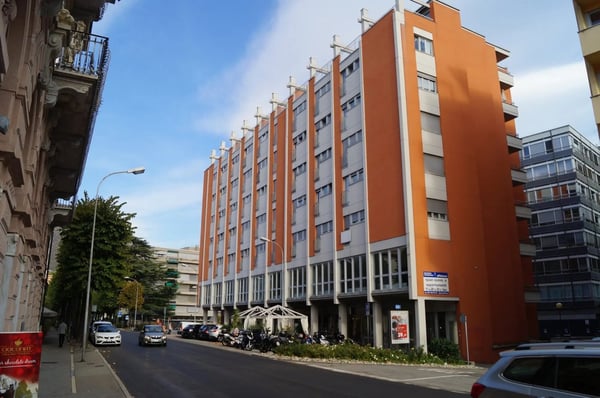 Luminosi locali commerciali in affitto al primo piano in ottima posizione centrale a Chiasso 6