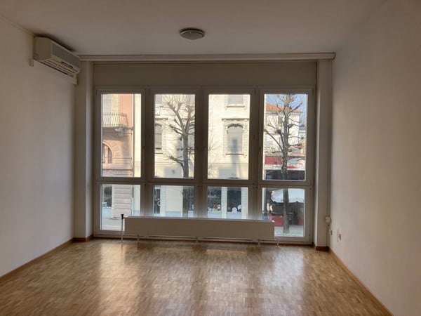 Luminosi locali commerciali in affitto al primo piano in ottima posizione centrale a Chiasso 3