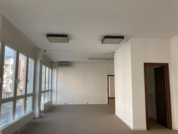 Luminosi locali commerciali in affitto al primo piano in ottima posizione centrale a Chiasso 4