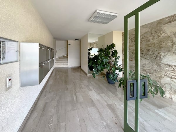 1.5 Locali con Vista Lago – Posizione Strategica a Lugano, Via San Gottardo 24 9