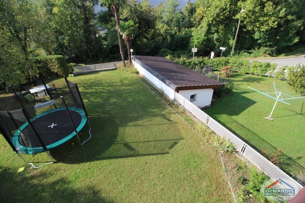 Proprietà composta da casa bifamiliare + casa singola e vasto giardino 11