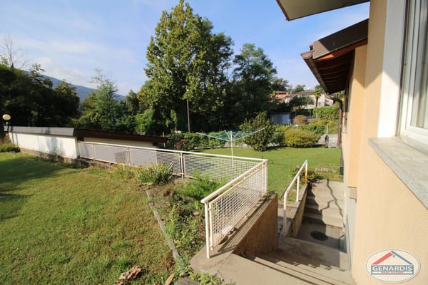 Proprietà composta da casa bifamiliare + casa singola e vasto giardino 14
