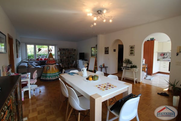 Proprietà composta da casa bifamiliare + casa singola e vasto giardino 6
