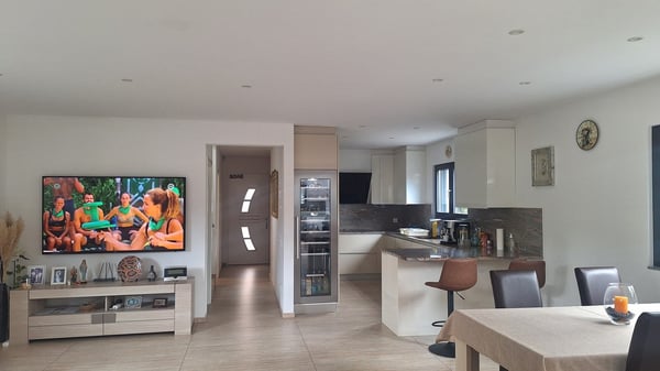 Comodità,  Soleggiata,  Elegante,  Moderna, Spaziosa Villa con giardino 8