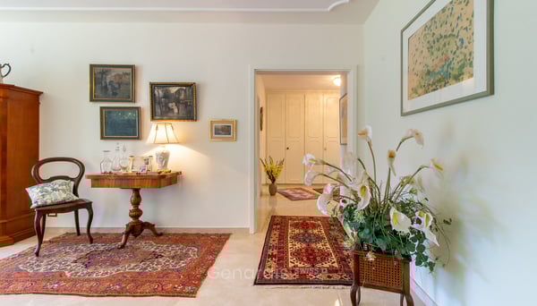 Elegante Attico con Vista Aperta e Piscina Panoramica – Porza (Lugano) 9