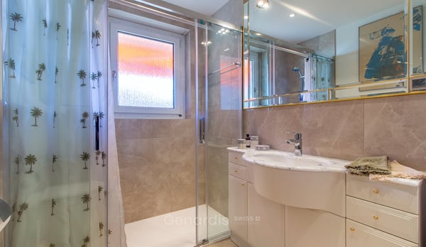 Elegante Attico con Vista Aperta e Piscina Panoramica – Porza (Lugano) 18