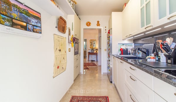 Elegante Attico con Vista Aperta e Piscina Panoramica – Porza (Lugano) 14