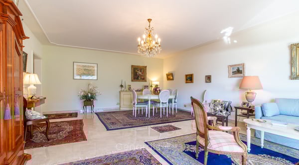 Elegante Attico con Vista Aperta e Piscina Panoramica – Porza (Lugano) 4