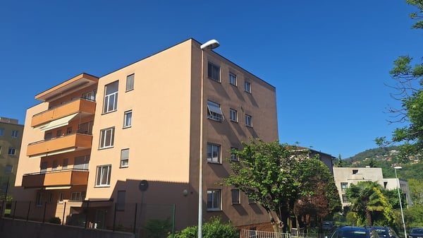 Soleggiato, comodità, appartamento con ampio balcone, cantina, posto auto 2