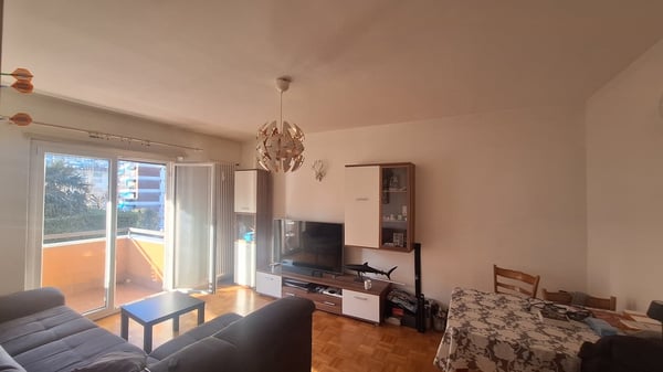 Soleggiato, comodità, appartamento con ampio balcone, cantina, posto auto 7