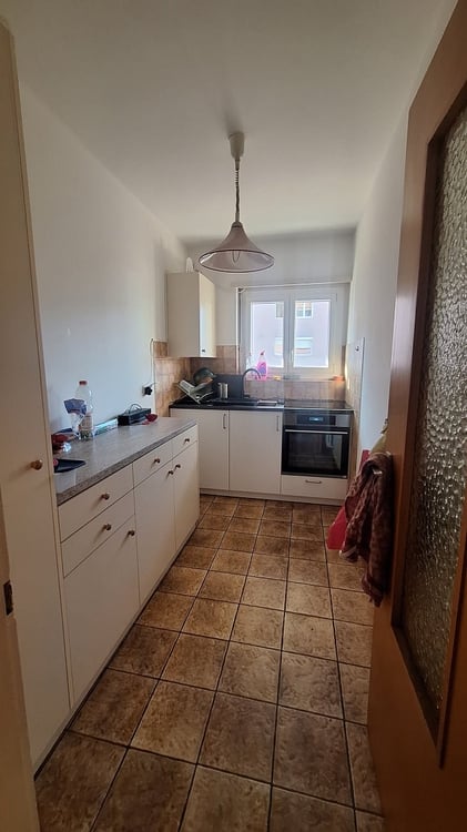 Soleggiato, comodità, appartamento con ampio balcone, cantina, posto auto 11