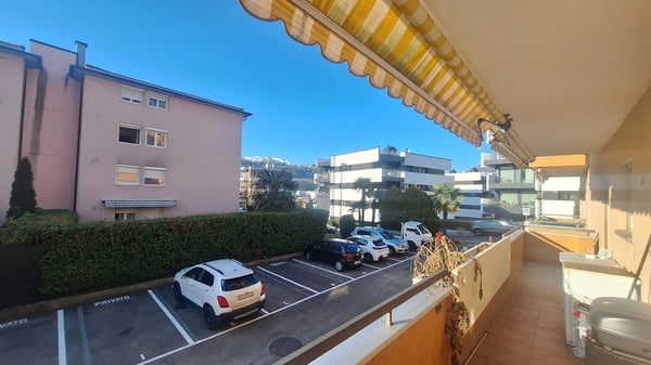 Soleggiato, comodità, appartamento con ampio balcone, cantina, posto auto 6