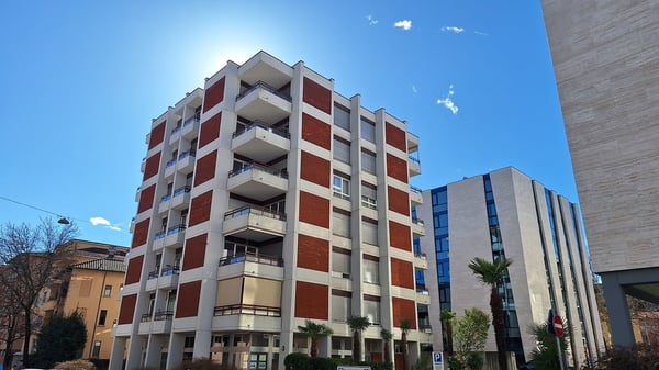 Lugano, centro, , Luminoso Attico con Terrazza, Balcone, Cantina, Posto Auto coperto. 17