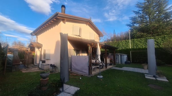 Tranquillità, Soleggiata, Confortevole Casa Indipendente con portico, giardino privato 1