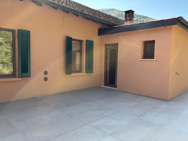 Edificio misto residenziale/commerciale in zona strategica 10